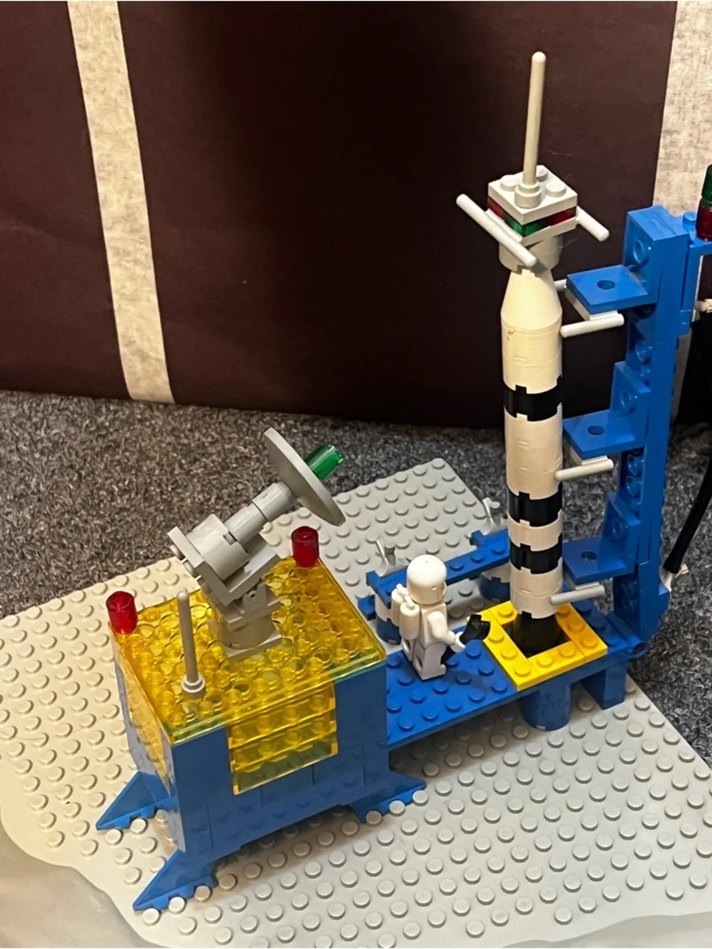 LEGO Alpha-1 Rocket Base 920-2 (483) - 99% complete Vintage - Picture 7 of 9